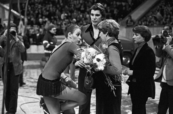 Figure skaters, Moiseeva,  Minenkov, performance