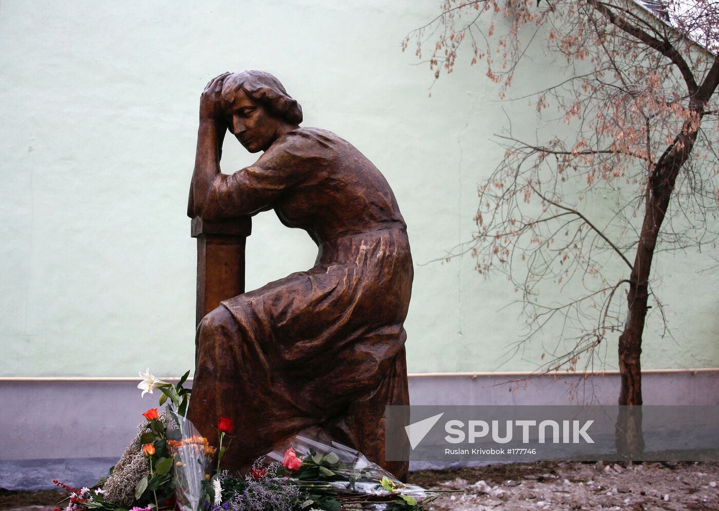 Marina Tsvetayeva monument