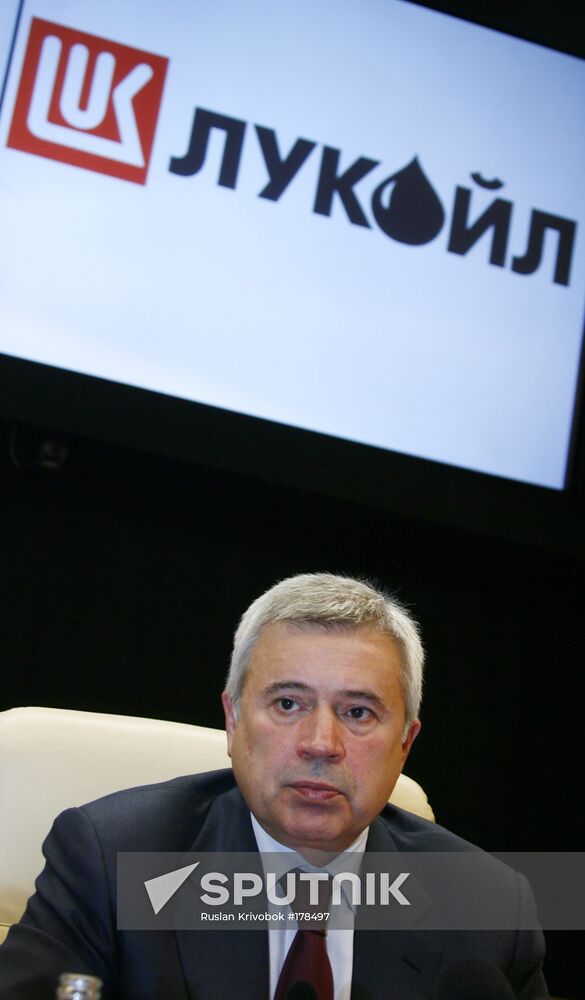 Vagit Alekperov holds a news conference 