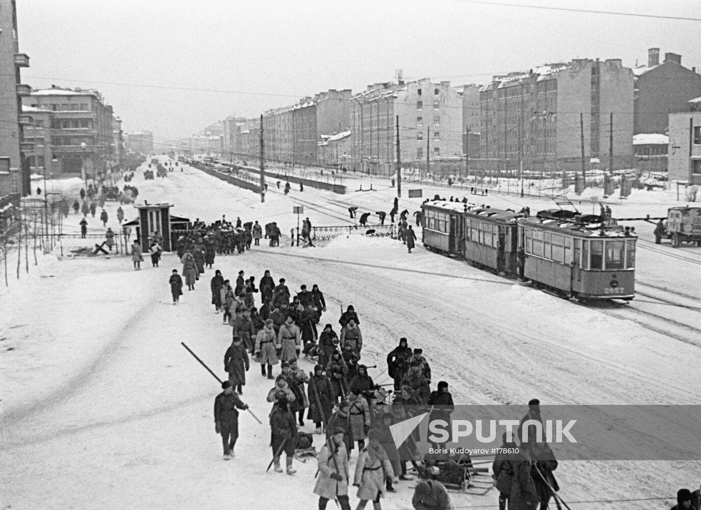 Great Patriotic War Leningrad Moscow Avenue soldiers