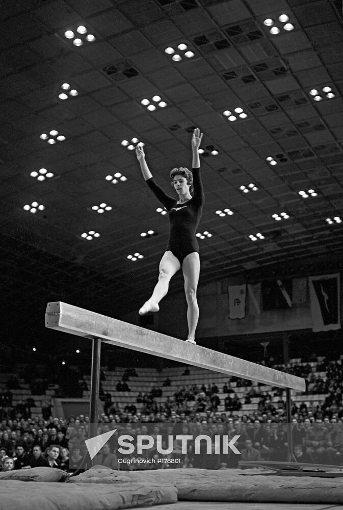 Gymnast Larisa Latynina beam exercise