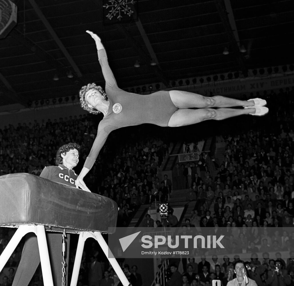 Gymnast Larisa Latynina beam exercise