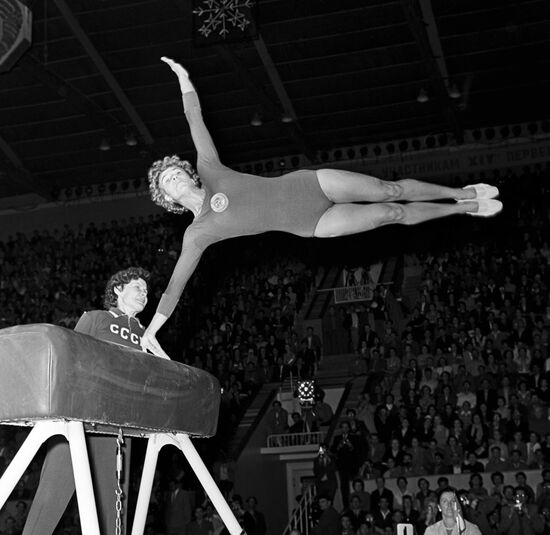 Gymnast Larisa Latynina beam exercise