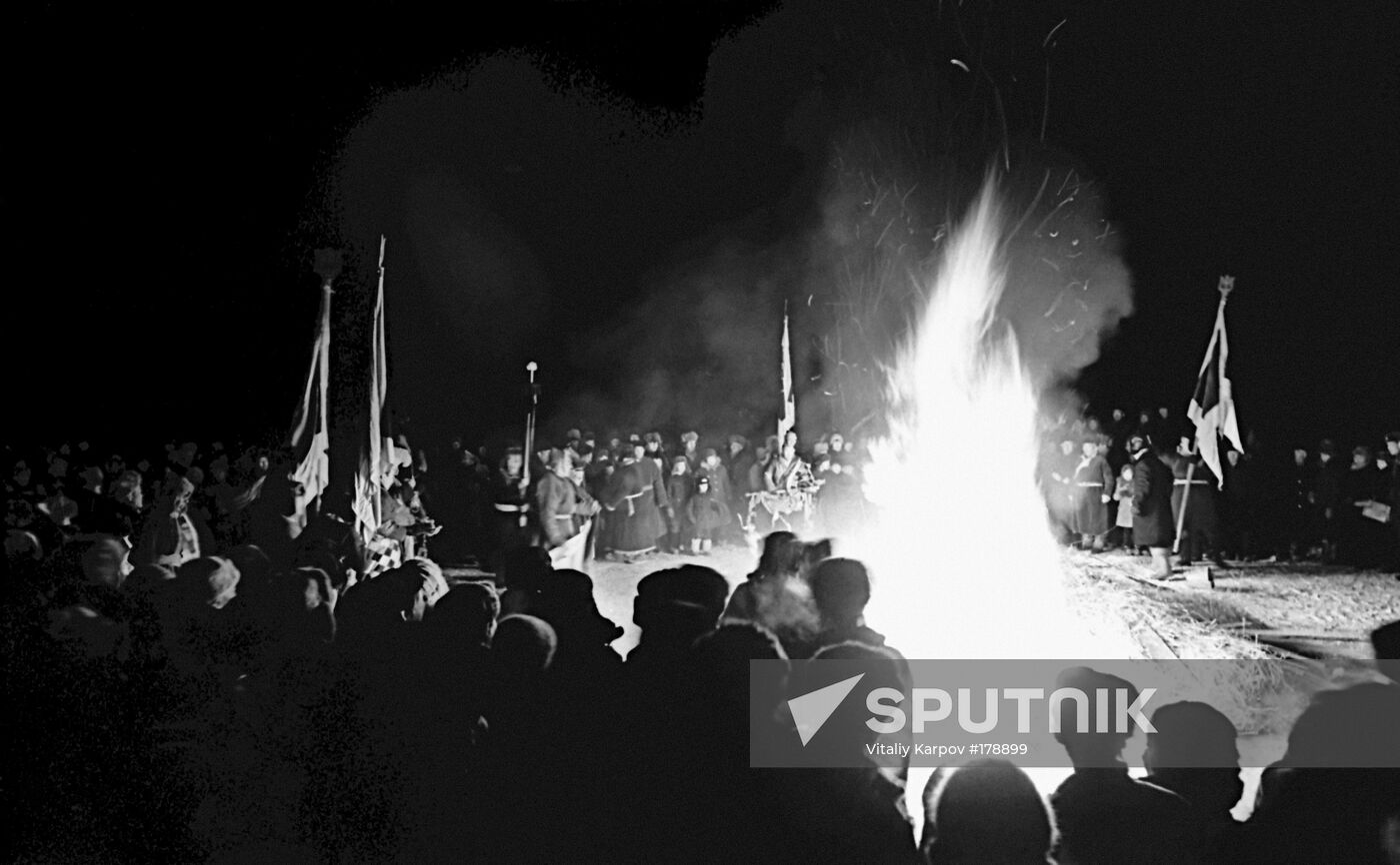 Buryatia Ulan-Ude Ivolginsky Datsan Dugzhuuba bonfire