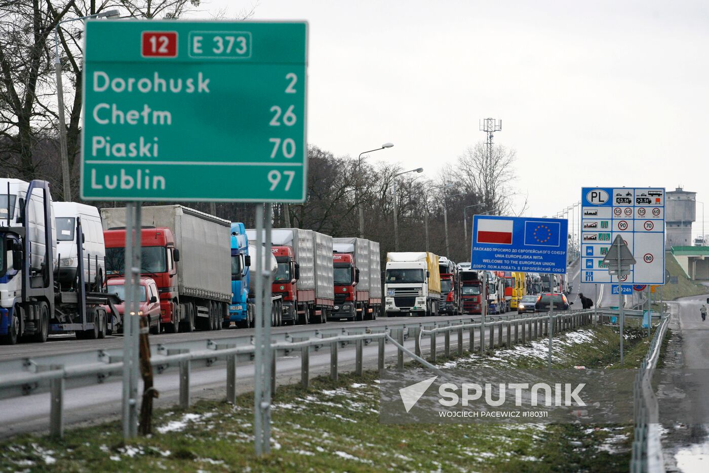 Polish customs officers on strike 
