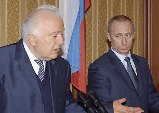 Putin Shevardnadze presidents Russia Georgia talks