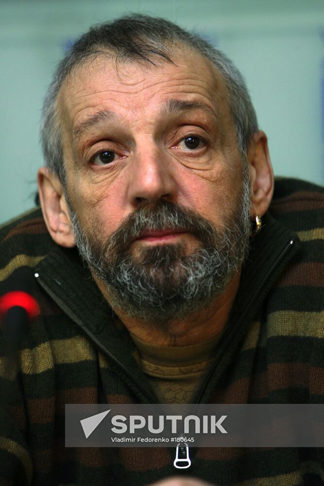 Moscow sculptors at a news conference