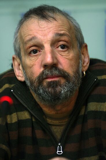 Moscow sculptors at a news conference