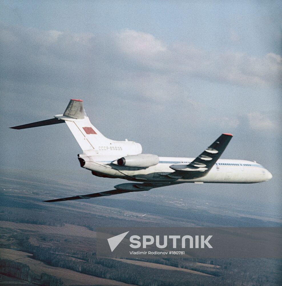 TU-155 liner test flight
