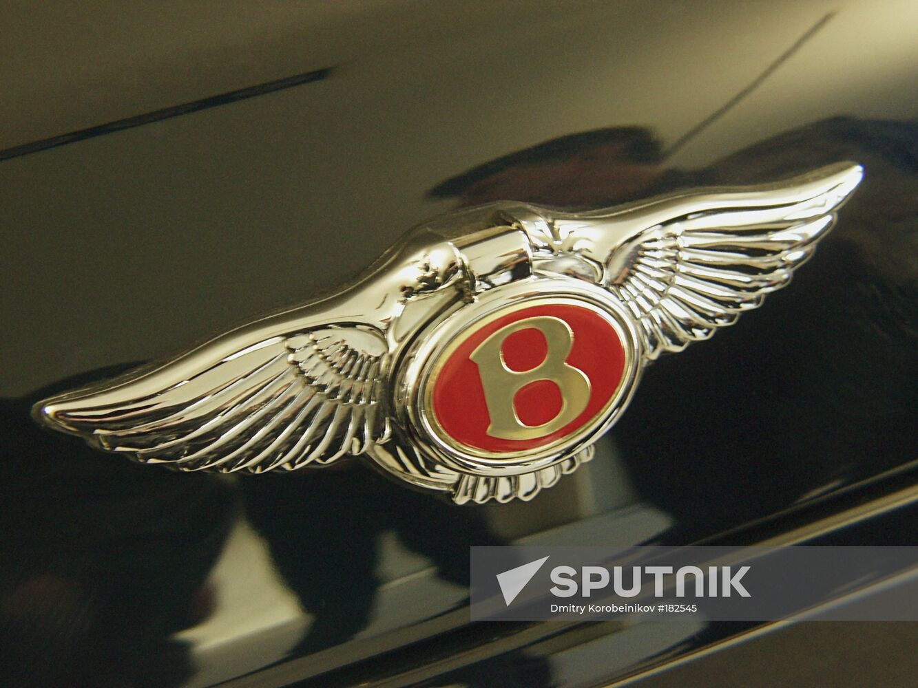 Bentley logo car