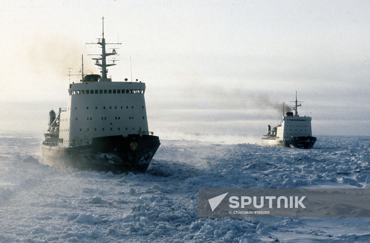 Arctic ocean, Chukchee sea, ice-breakers