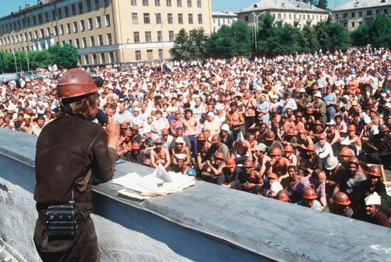 Kemerovo Region Mezhdurechensk miners rally strike 
