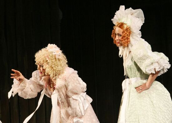 Play "The Inspector-General" 