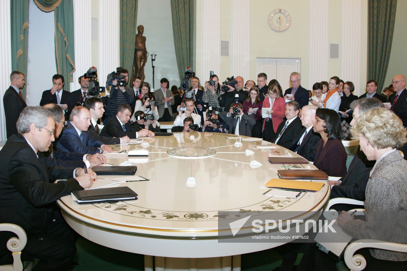 Vladimir Putin, Anatoly Serdyukov, Robert Gates, Condoleezza