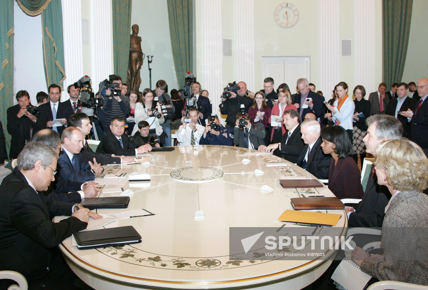 Vladimir Putin, Anatoly serdyukov, Robert Gates, Condoleezza Ric