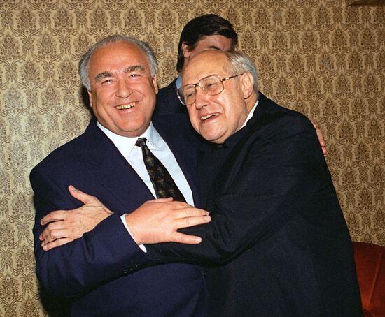 Chernomyrdin Rostropovich concert Orenburg