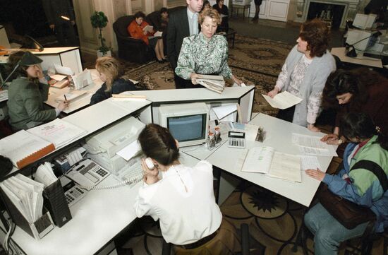 OPERATIONS HALL BANK ROSSIYSKY KREDIT CLERKS CLIENTS