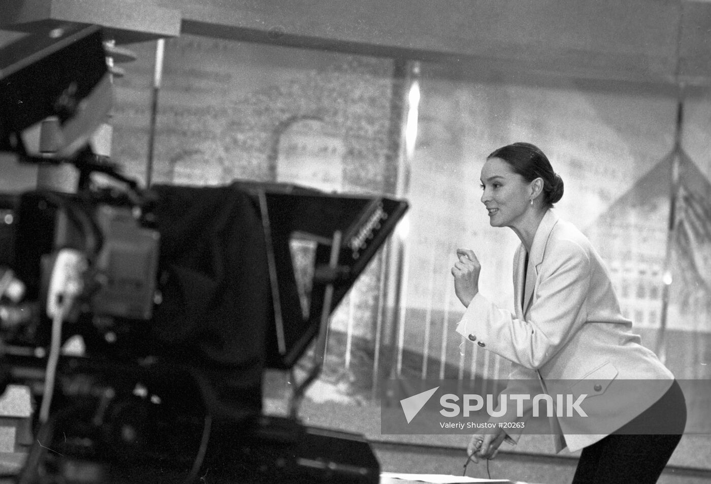 TV ANCHOR 'KULTURA' CHANNEL LANSKAYA PREPARATIONS TV PROGRAM