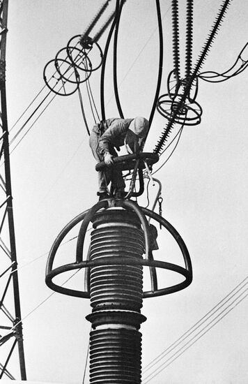 RIGGER POWER TRANSMISSION LINES
