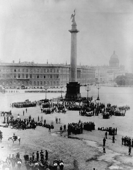 PALACE SQUARE REVOLUTION