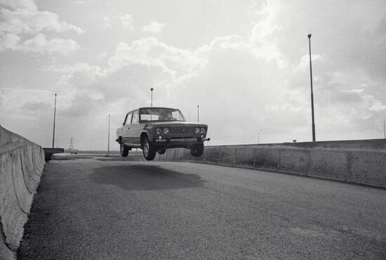 CAR TESTS TRACK