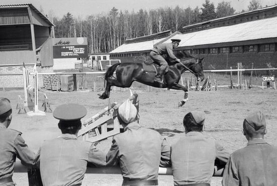 HORSE RIDERS TRAINING FILM SHOOTING 
