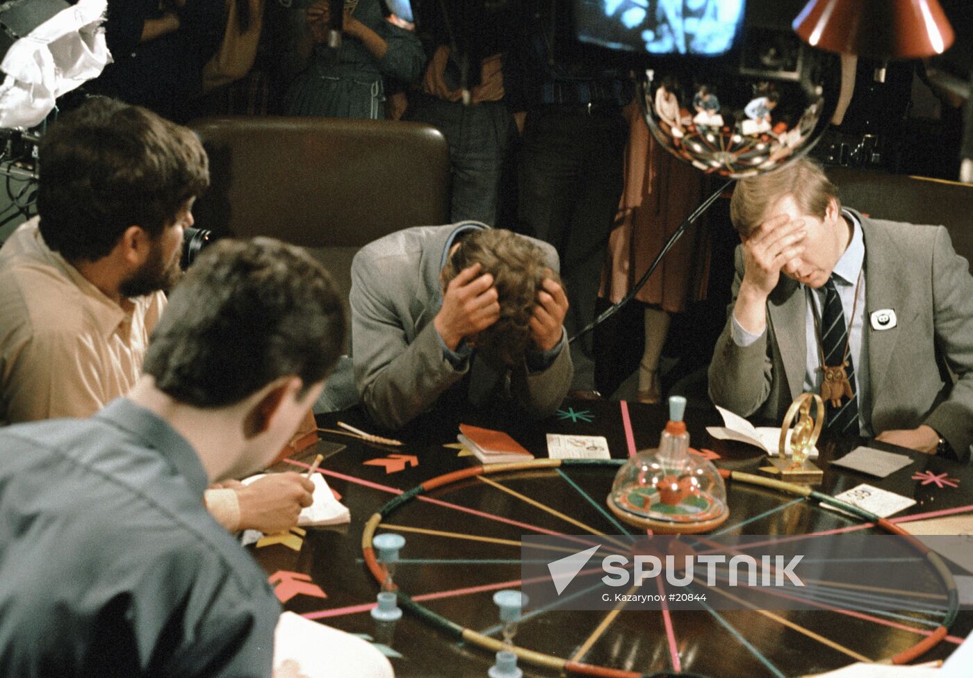 'CHTO? GDE? KODGA?' PLAYERS PEG TOP