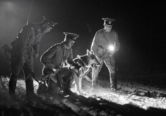 NIGHT FRONTIER GUARDS DOG ZONE INSPECTION