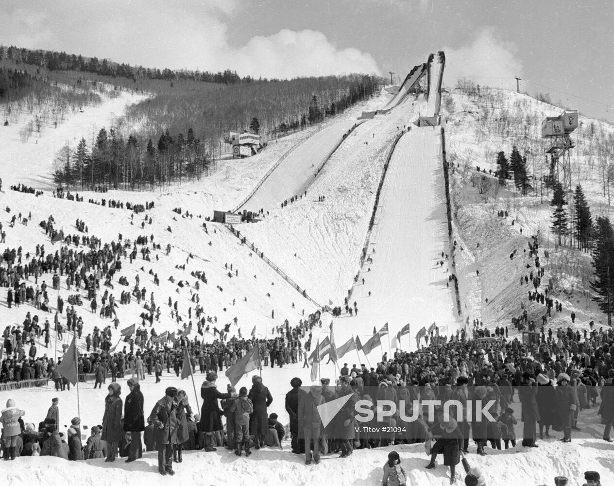 AUDIENCE SKI-JUMP RAMP