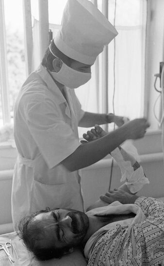 SURGEON WOUNDED HOSPITAL
