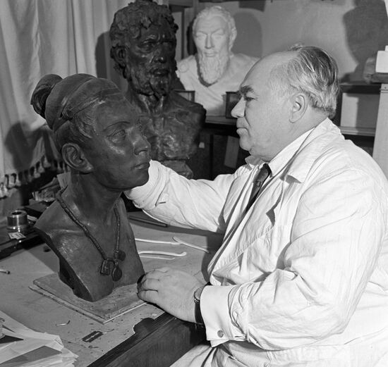 ANTHROPOLOGIST GERASIMOV