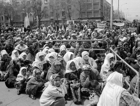 RALLIES MUSLIM WOMEN