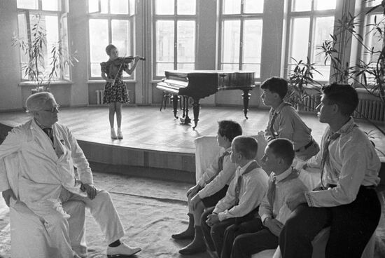 STOLYARSKY VIOLIN TEACHER