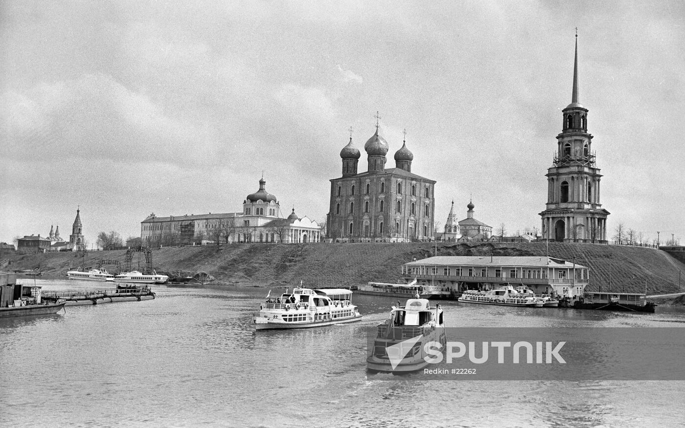 MONUMENTS RYAZAN KREMLIN RIVER