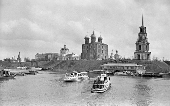 MONUMENTS RYAZAN KREMLIN RIVER
