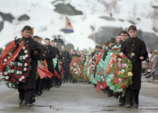 FUNERAL SUBMARINERS 'KOMSOMOLETS'