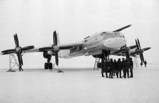 BOMBER TU-95 AIRFIELD 