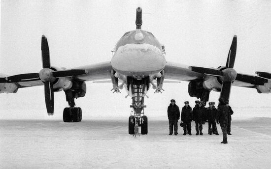 AIRFIELD BOMBER TU-95