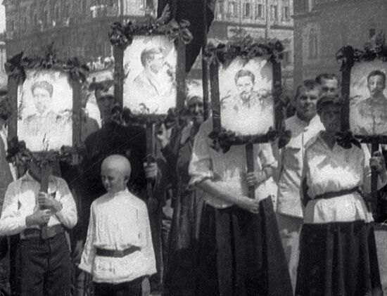 FUNERAL COMMISSARS PORTRAITS BAKU
