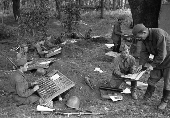 WWII PRI TING HOUSE WORKERS WOODS 