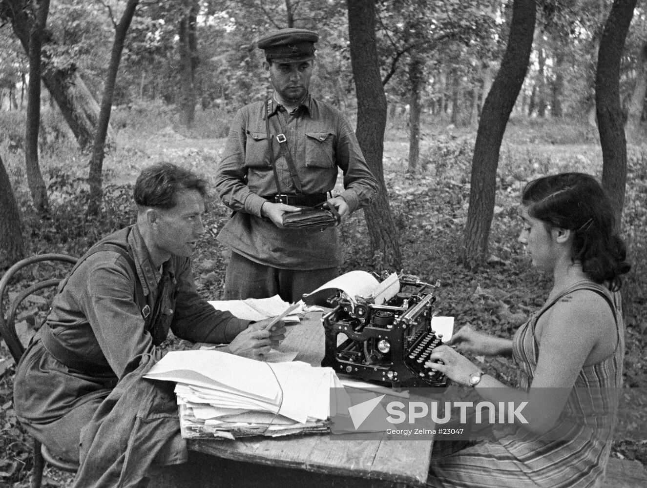 WWII CORRESPONDENTS TYPESETTER WOODS