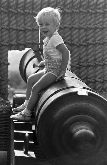 CHILD GUN YARD SEVASTOPOL 