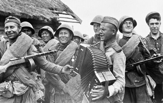 WWII SOLDIER ACCORDION PLAYING 