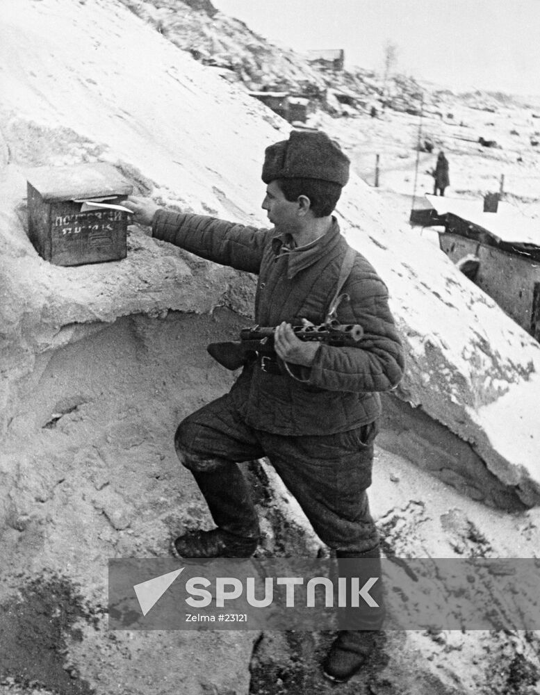 WORLD WAR II SOLDIER LETTER SENDING MAIL DROP