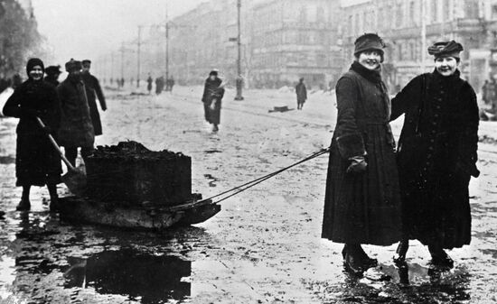 CLEANING PETROGRAD STREETS