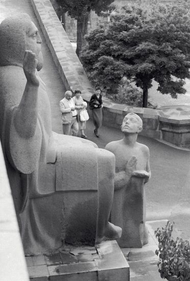 SCULPTURE MASHTOTS PUPIL MATENADARAN