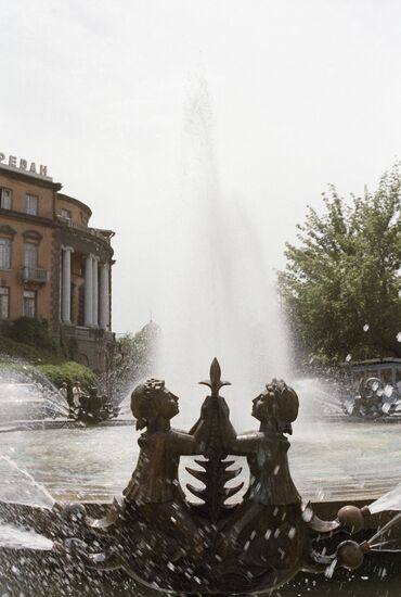 FOUNTAIN 