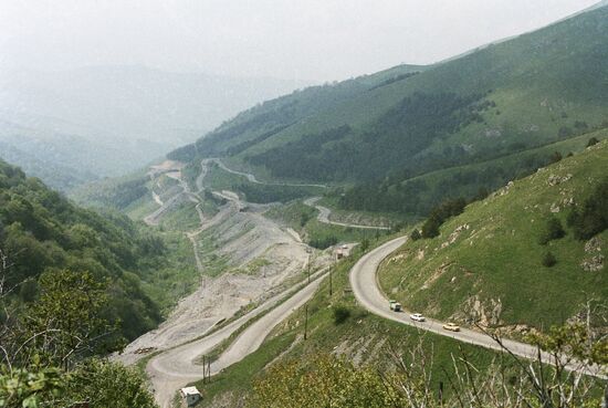 ROAD MOUNTAINS 