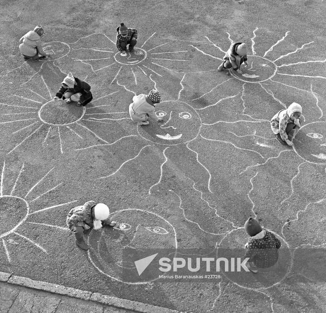 CHILDREN ASPHALT