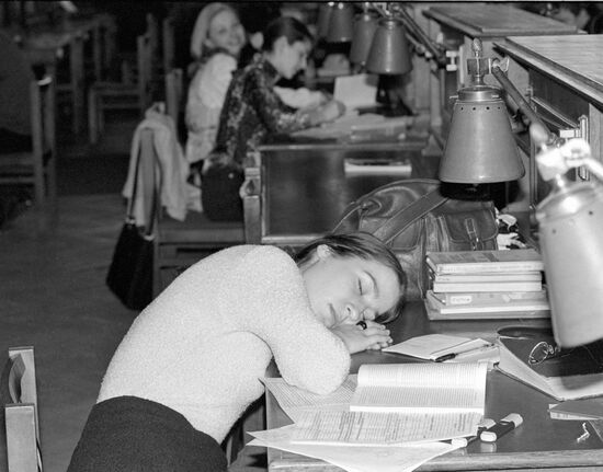 GIRL SLEEP LIBRARY